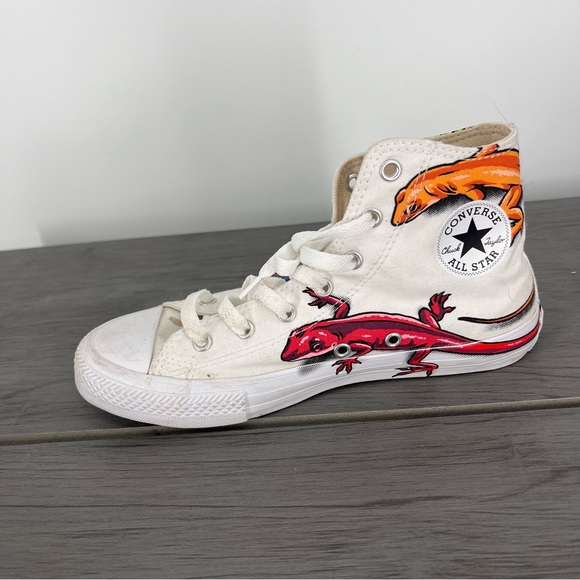 Like new converse high top shoes with gecko lizards junior size5 limited - Picture 8 of 10